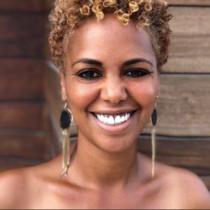 Meet your Posher, Selam